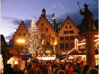 2080540925-weihnachtsmarkt-frankfurt-roemer_9